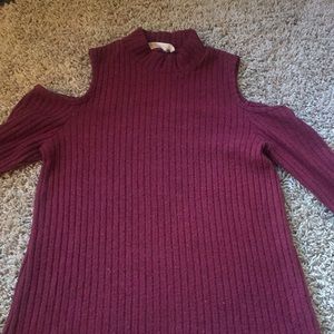 Open sleeve maroon sweater